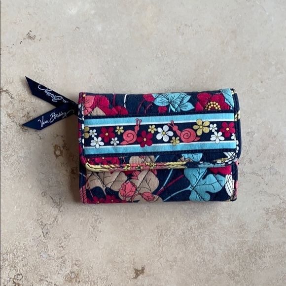 vera bradley trifold wallet